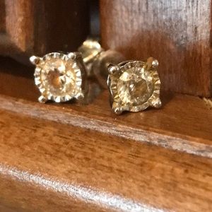 1 carat 10k white gold earrings